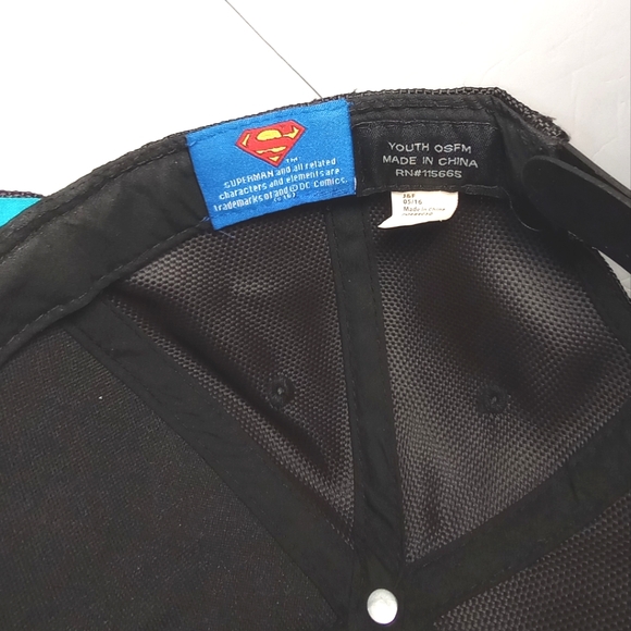 Superman Logo Offset Reflective DC Comics Adjustable Youth Snapback Cap Hat OSFM - Picture 7 of 9